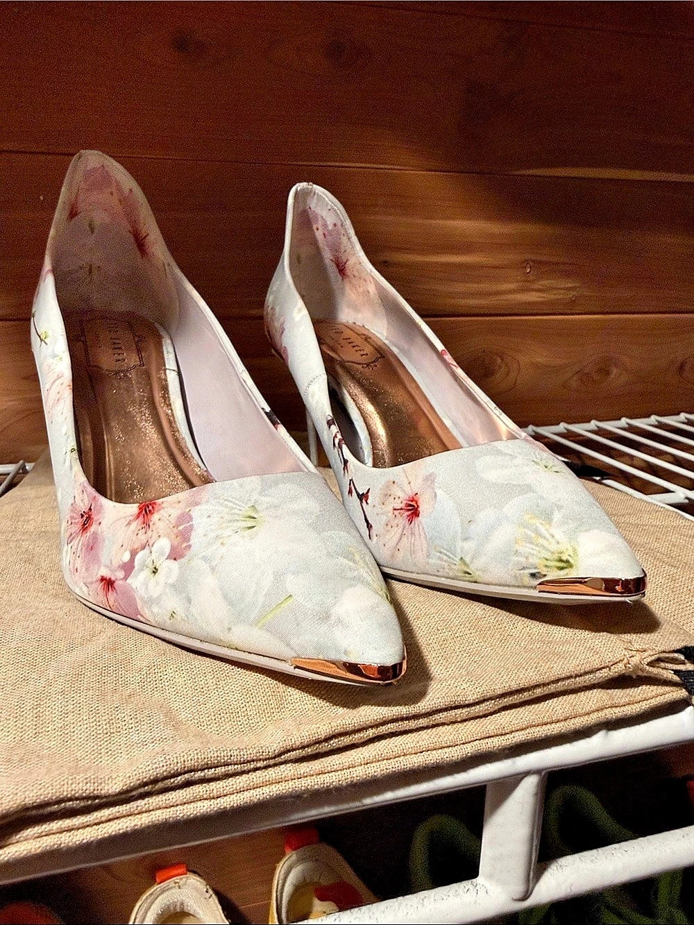 Ted Baker Saviy Floral Print Pointy Toe Pump White & Pink EU 38